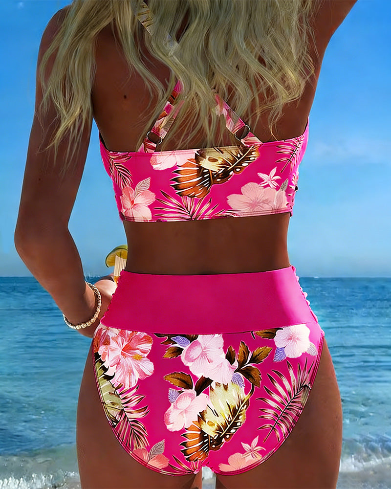 Kontraszt virágmintás bikini és hasíték