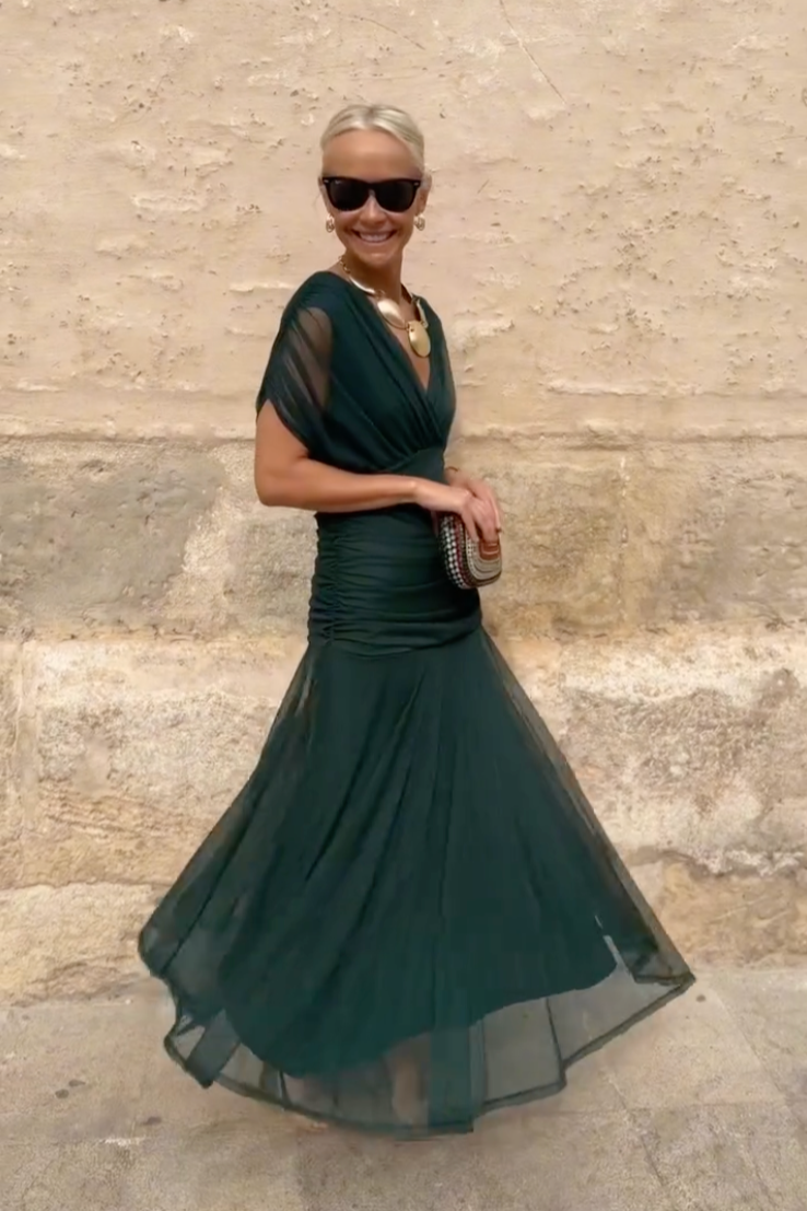 Ágnes - Elegáns Maxi Estélyi Ruha V-kivágással