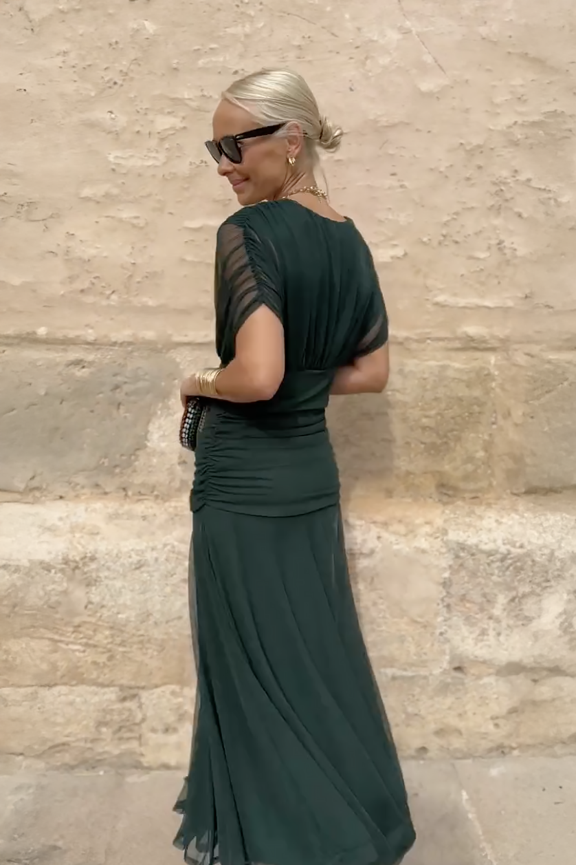 Ágnes - Elegáns Maxi Estélyi Ruha V-kivágással