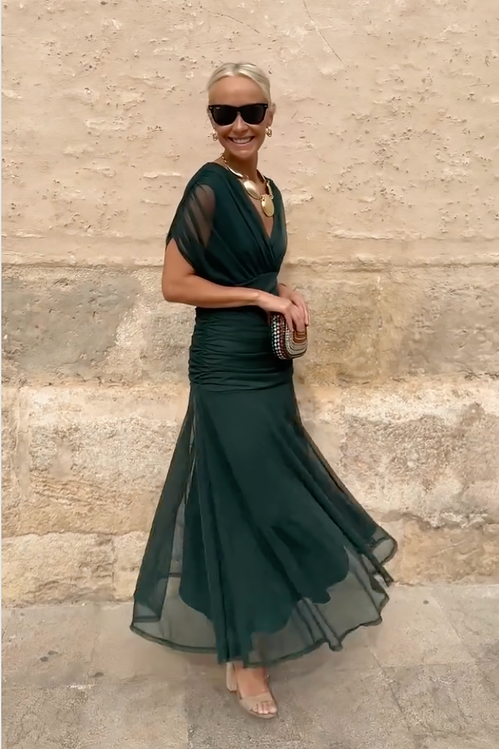 Ágnes - Elegáns Maxi Estélyi Ruha V-kivágással