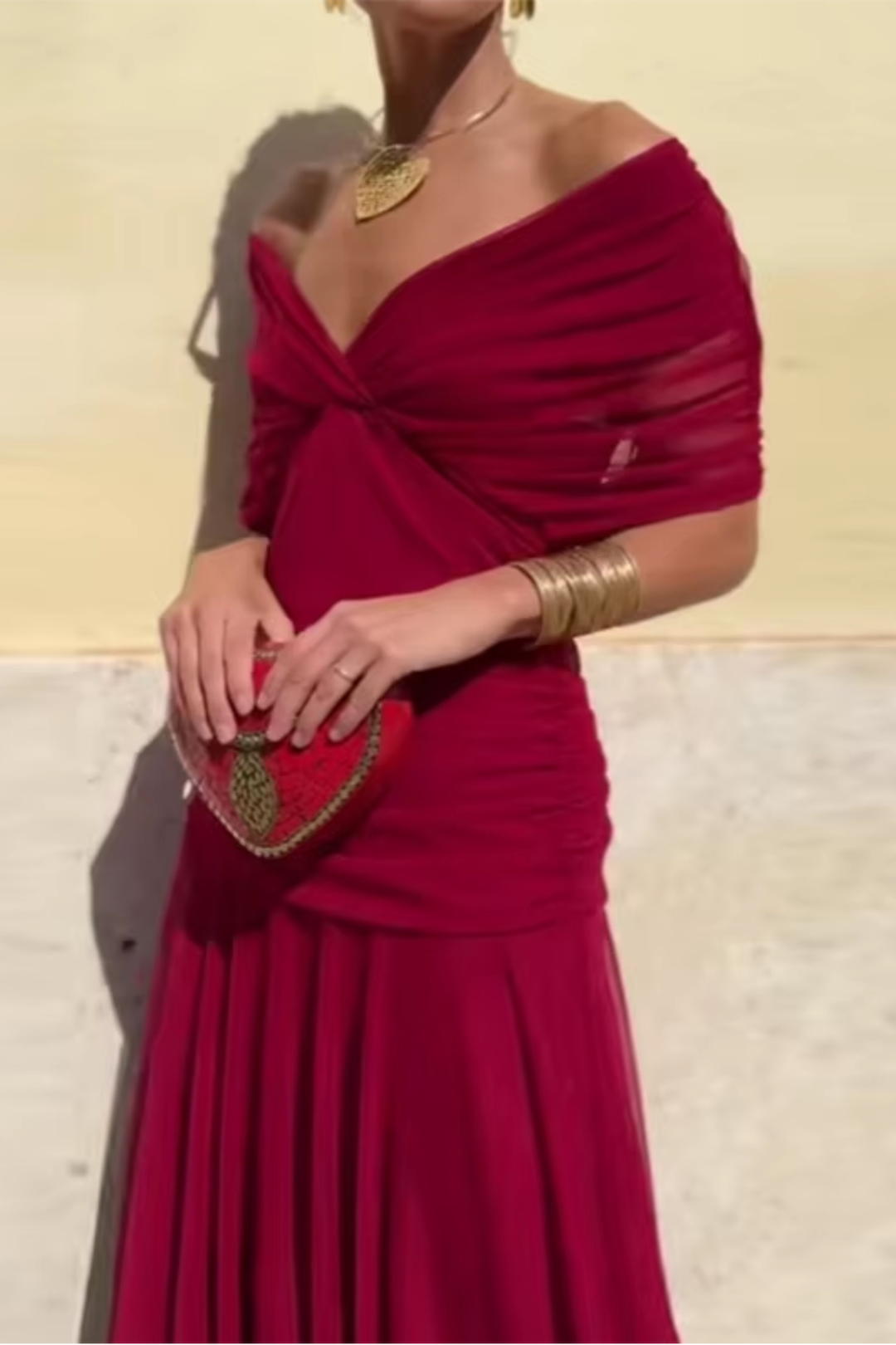 Ágnes - Elegáns Maxi Estélyi Ruha V-kivágással