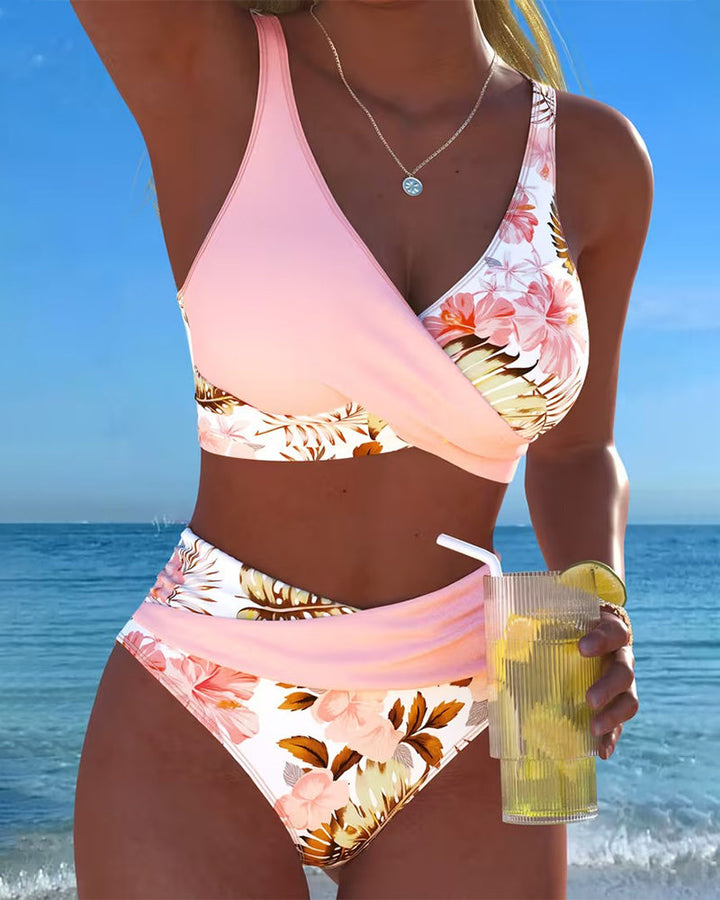 Kontraszt virágmintás bikini és hasíték