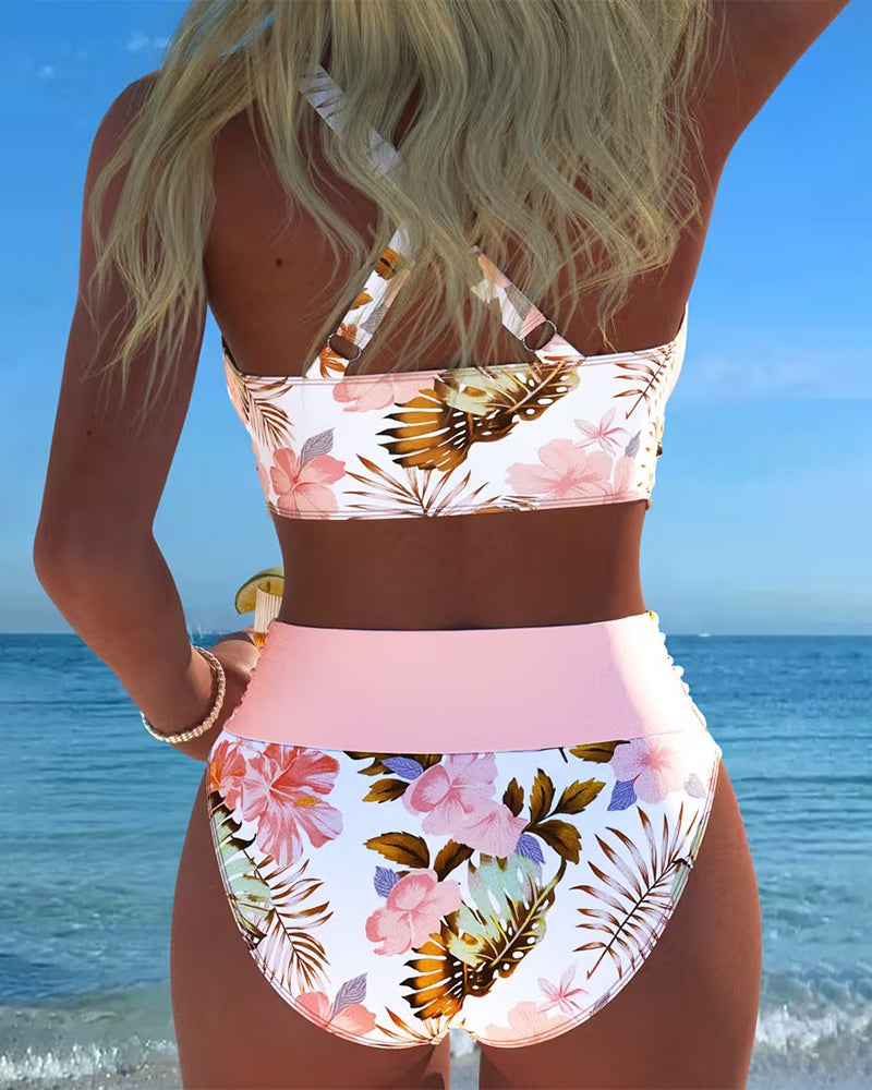 Kontraszt virágmintás bikini és hasíték