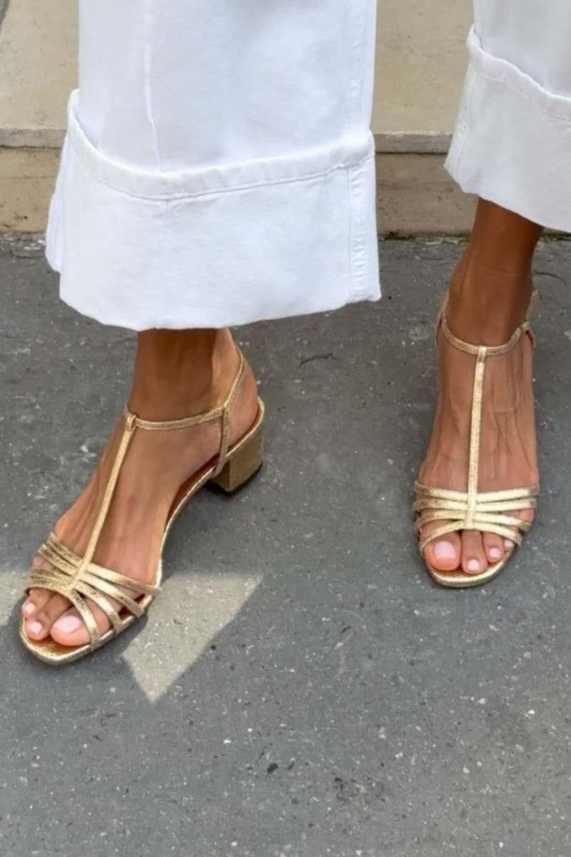Allegra | Arany Szandálok Napi Elegancia
