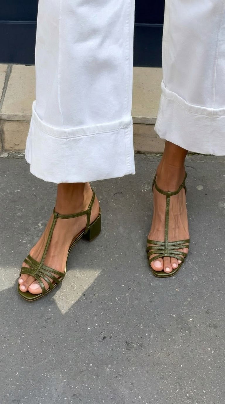 Allegra | Arany Szandálok Napi Elegancia
